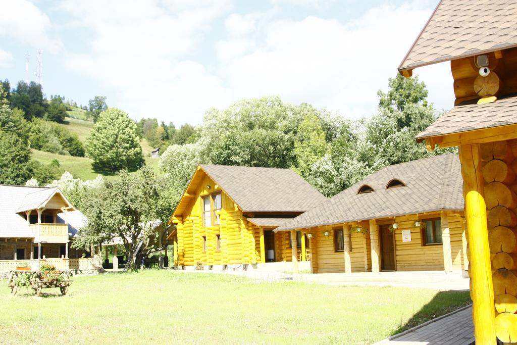 Casutele Din Moisei Hotel Exterior photo